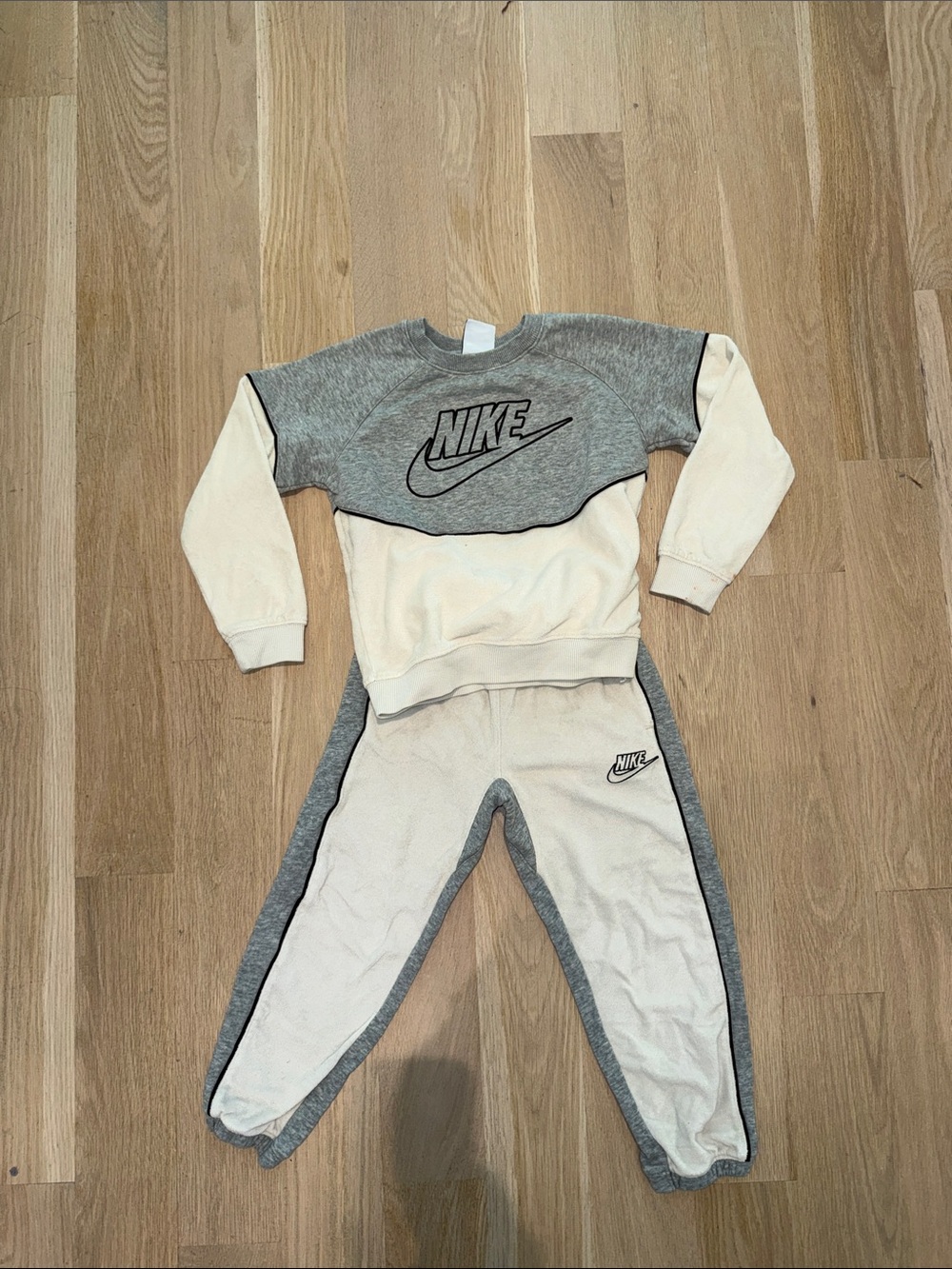 Nike Kids Gray & Cream Two-Piece Sweatshirt and Joggers